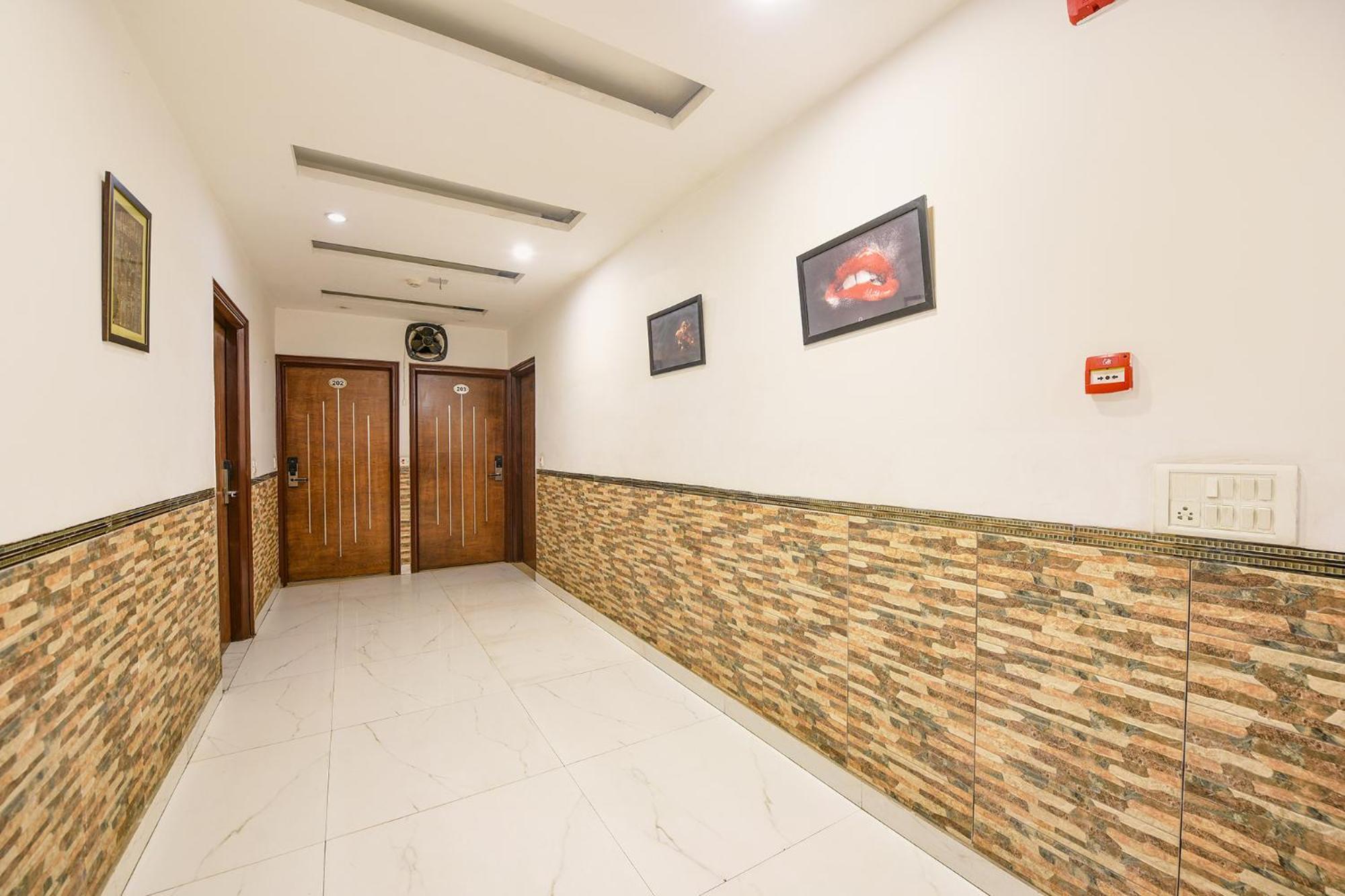 Fabhotel The Kings Plaza Nueva Delhi Exterior foto